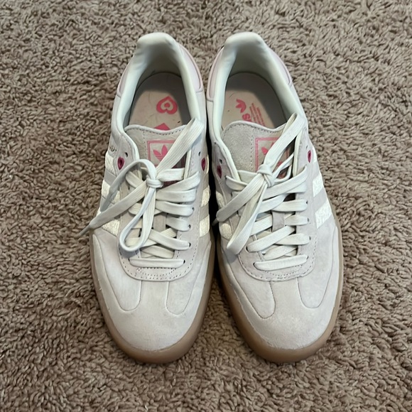 Sambas - Picture 1 of 4